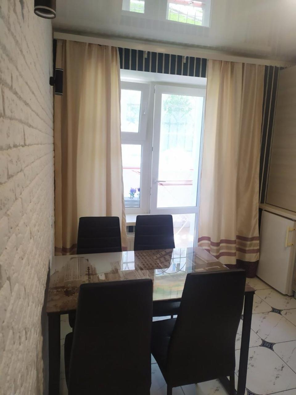 On Yushchenka 5 Apartment *