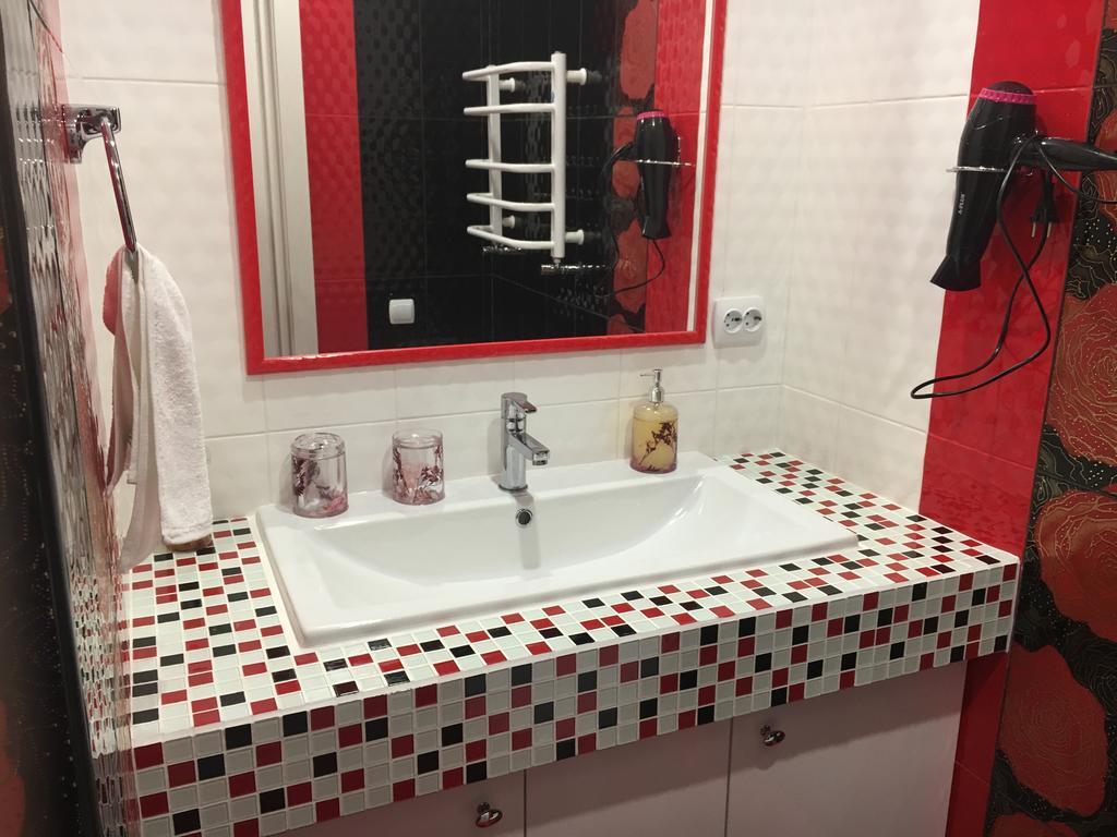 Apartment On Yushchenka 5 *